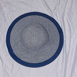 Floppy beach sun hat!